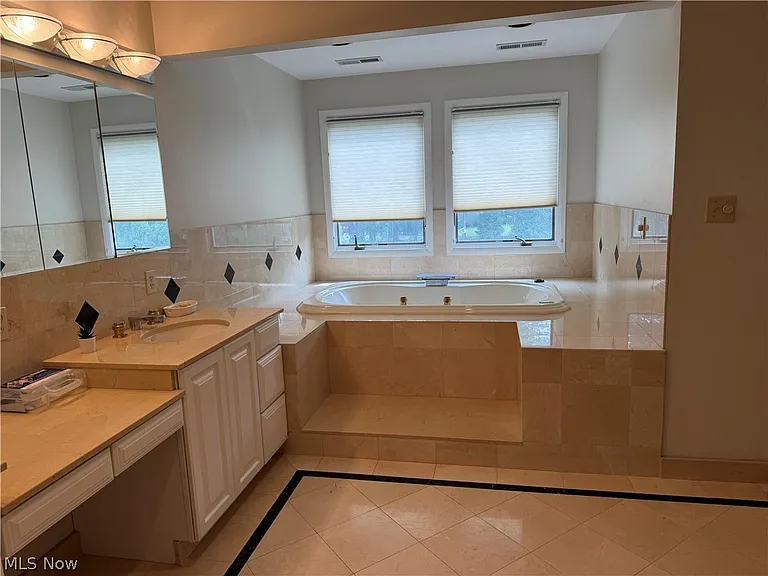 2455 Buckhurst Dr — Photo 18