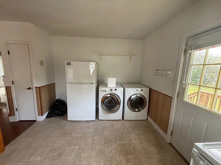 1856 Ion Ave #A — Photo 3