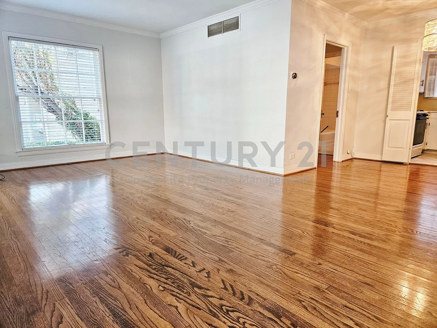 Great 1/1 Apartment in Highland Park ISD Ready for Move-In! — Photo 2