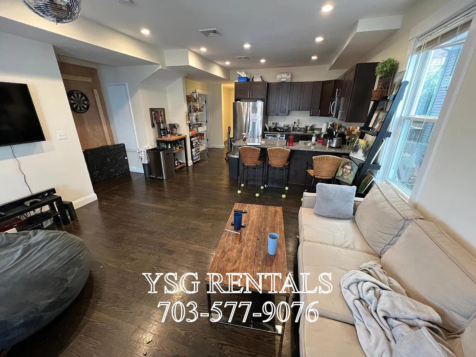 6 bed, 9999 sqft, $9,999 — Photo 2