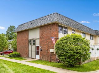 235 College Park Dr, Coraopolis, PA 15108