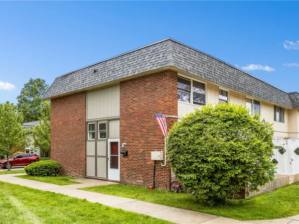 235 College Park Dr, Coraopolis, PA 15108