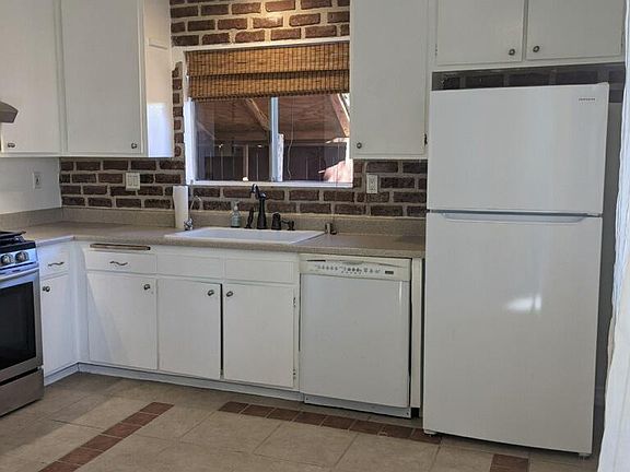 3rd image of 20219 Steinway St