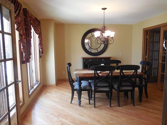 3rd image of 5472 Carrie Ln