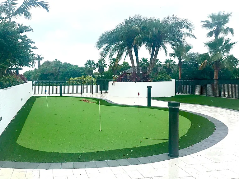 Bring your putter and play games with your friends on your poolside putting green.
