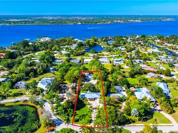 994 NW Pine Lake Dr, Stuart, FL 34994