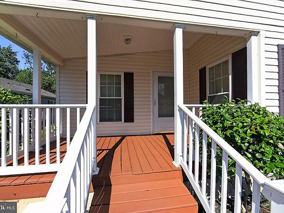 3rd image of 118 Dyer Ct