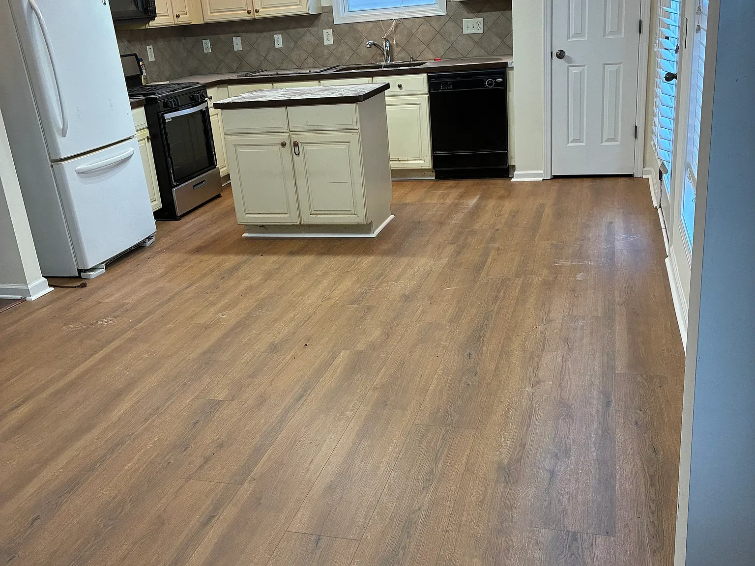 4 bed, 2.5 bath, 2470 sqft, $2,500 — Photo 3