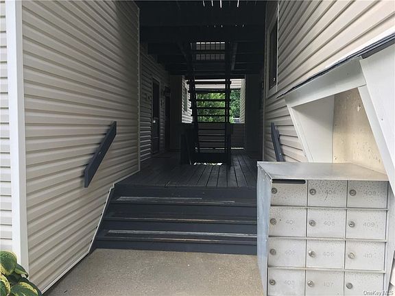 3rd image of 406 Drew Ln