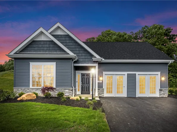 101 Edgewood Dr, Evans City, PA 16033