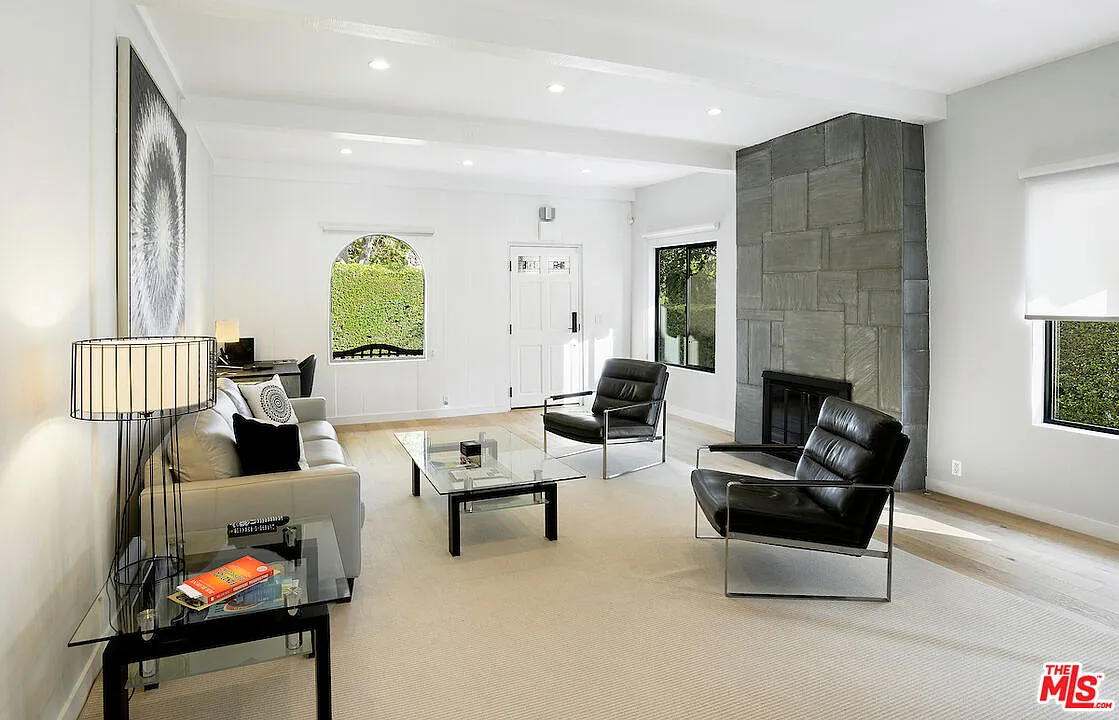 2 bed, 1.5 bath, 1348 sqft, $5,700 — Photo 3
