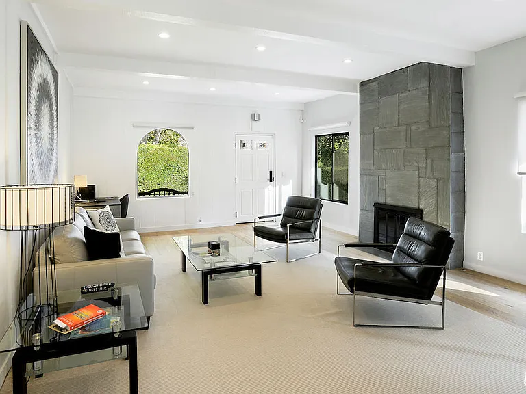 823 N Harper Ave — Photo 3