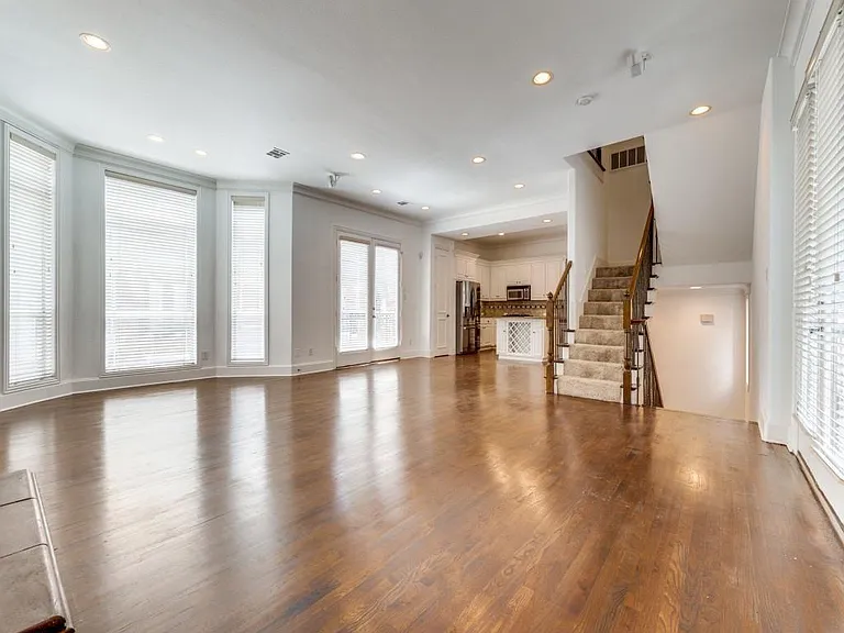 4223 Travis St — Photo 4