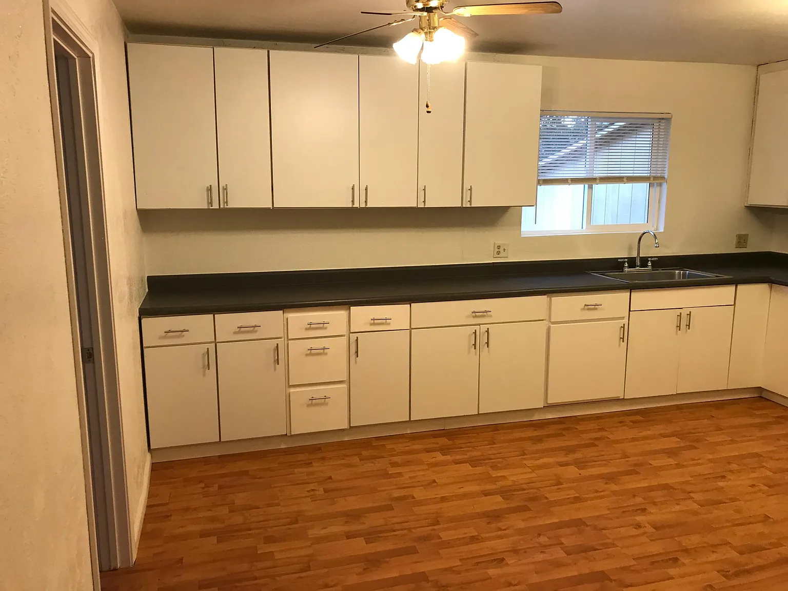 3 bed, 1184 sqft, $1,695 — Photo 3