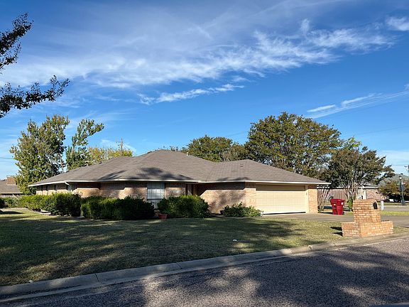 3rd image of 427 Sherry Ln