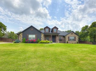 668 Breezy Hill Rd, Edmond, OK 73025