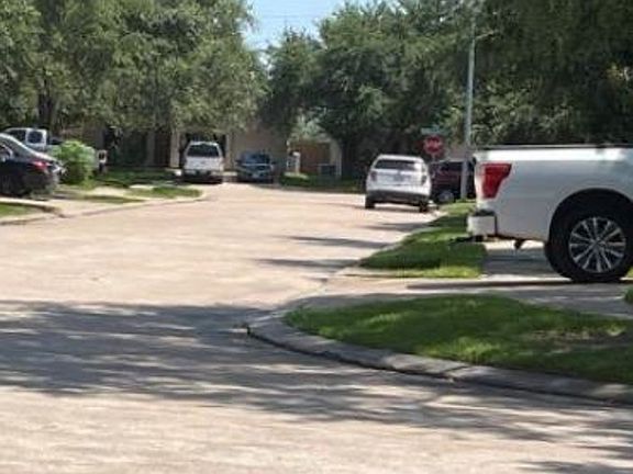 Exterior Neighborhood (street photo)