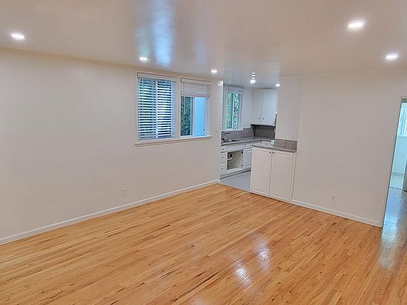 4th image of 907 N Harper Ave APT 4