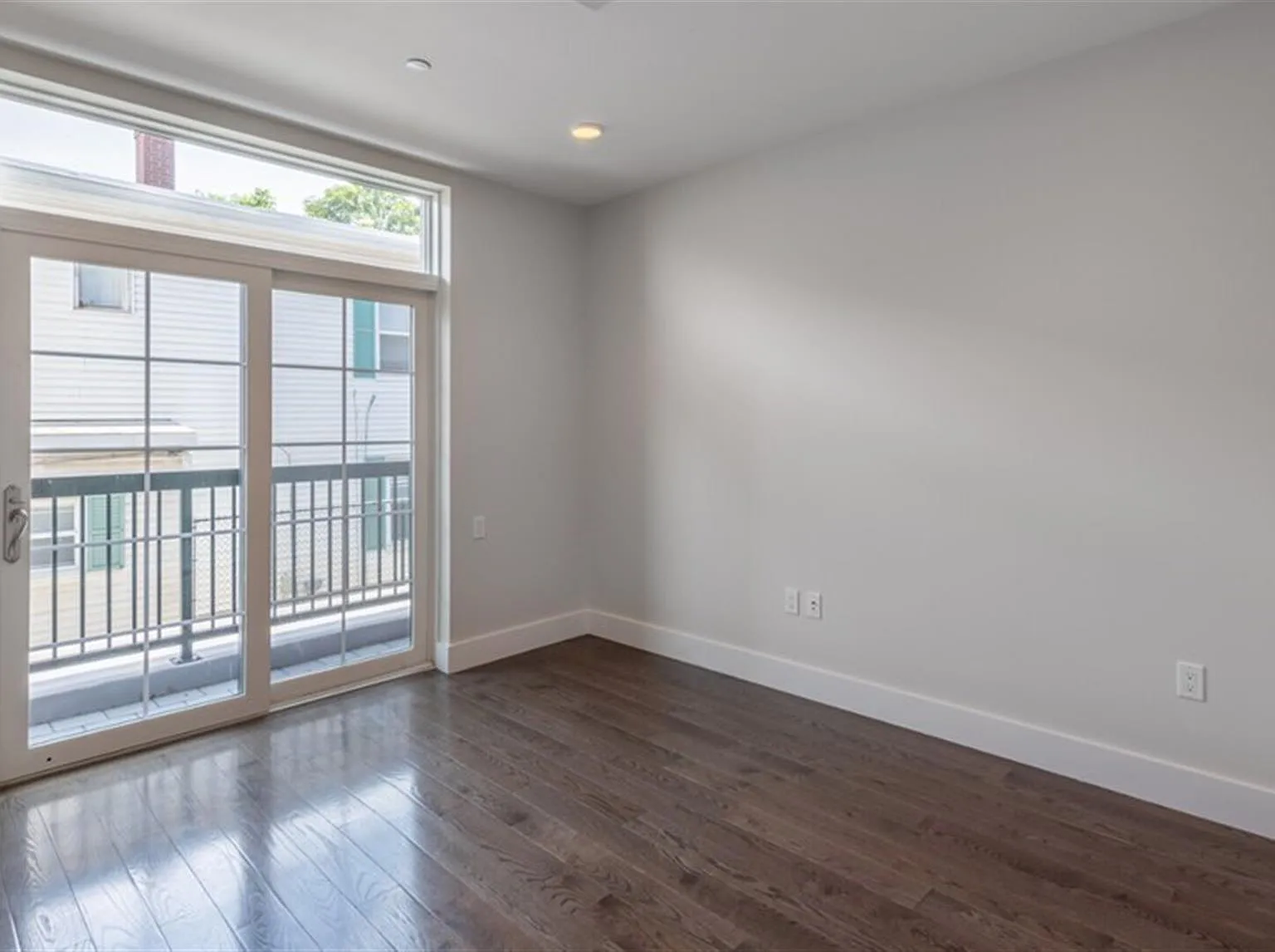 2 bed, 1200 sqft, $3,800 — Photo 3