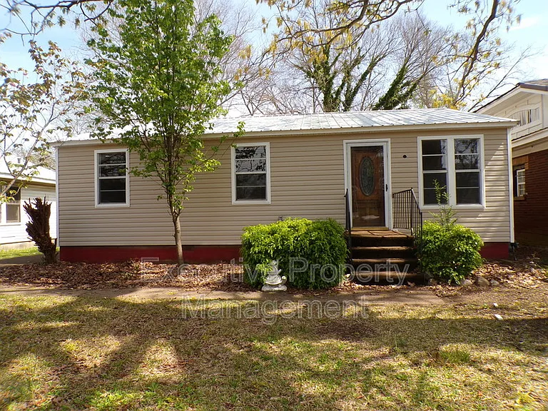 2513 Avenue I — Photo 1