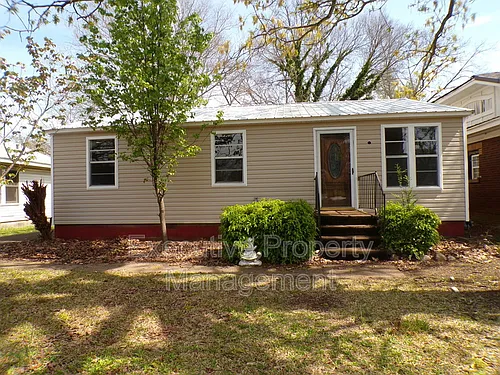 2513 Avenue I Photo 1