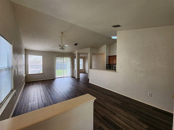 2nd image of 111 Prairie Springs Cv