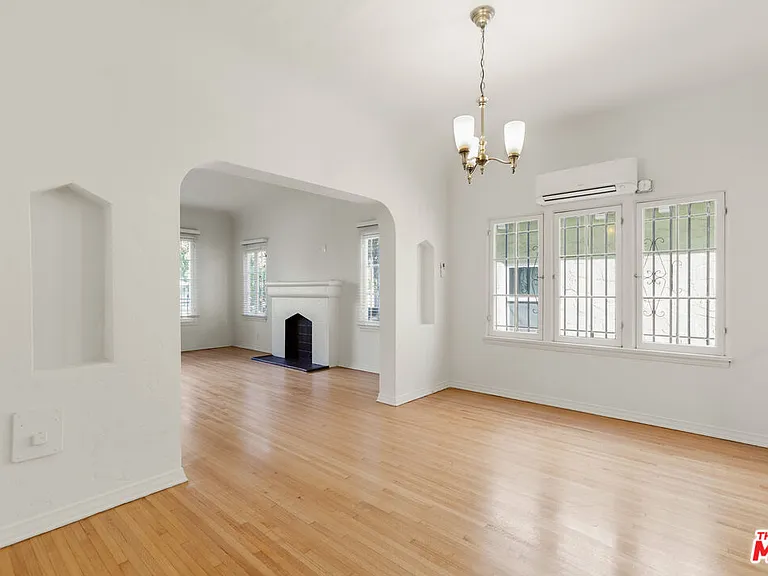 726 S Dunsmuir Ave — Photo 20