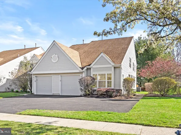 40 Magnolia Ct, Bordentown, NJ 08505