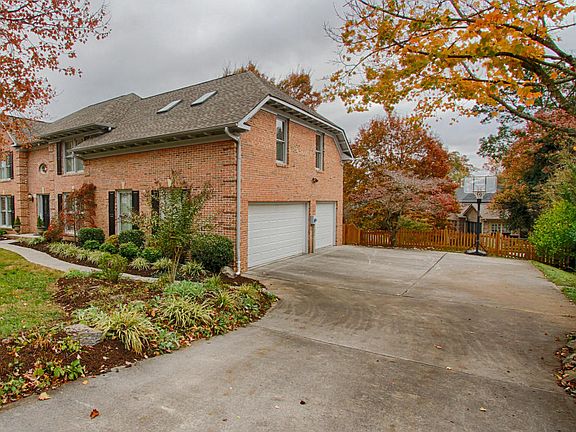 4th image of 1305 Knightsbridge Dr
