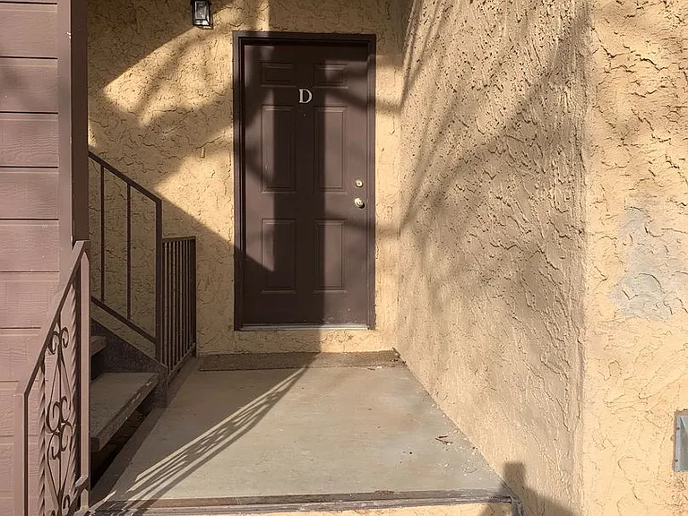 1020 Mockingbird Ln #D — Photo 1