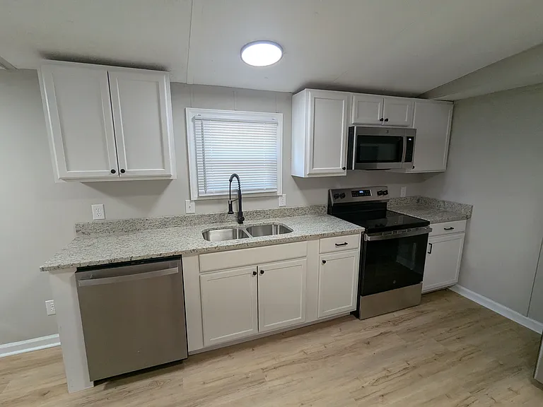144 Andrew Dr — Photo 15