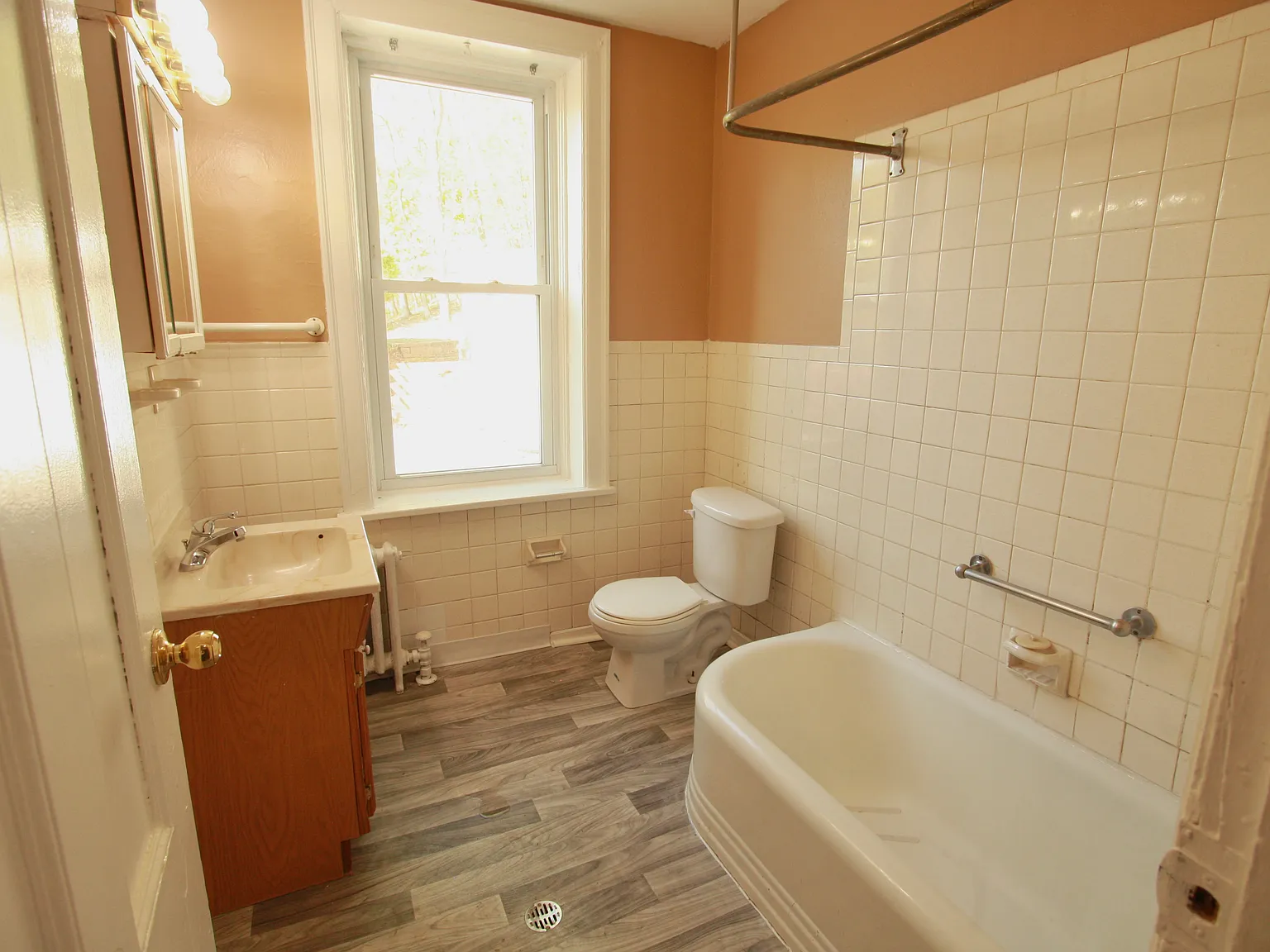 3 bed, 1000 sqft, $2,150 — Photo 4