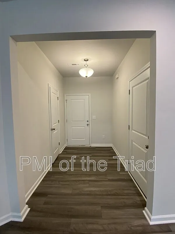 3 bed, 2.5 bath, 1558 sqft, $2,000 — Photo 3