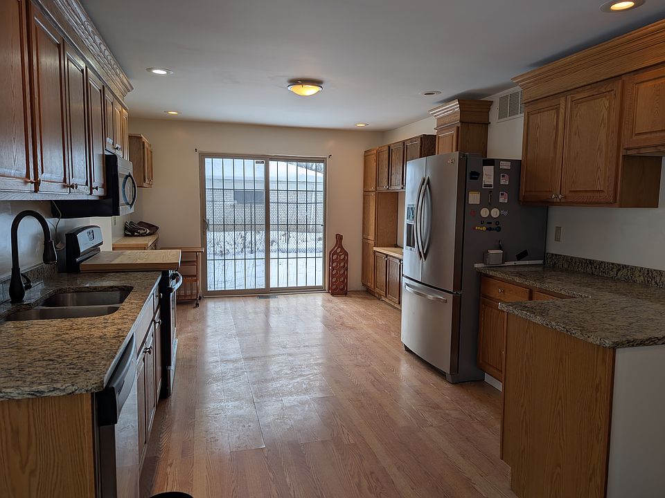 1st image of 15983 Meadowood Ave