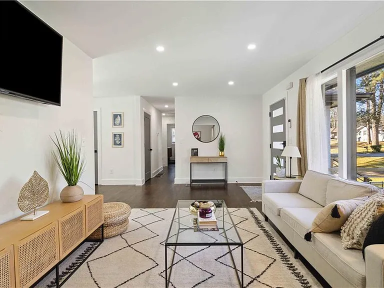 2995 Pasadena Dr — Photo 8