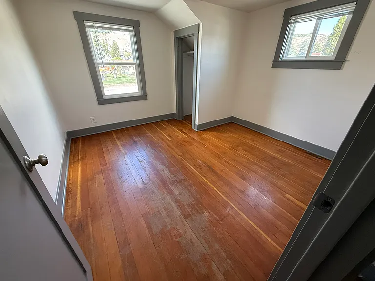 220 E Chelan Ave — Photo 10