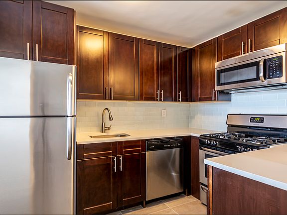 3rd image of 10420 Queens Blvd APT 9H