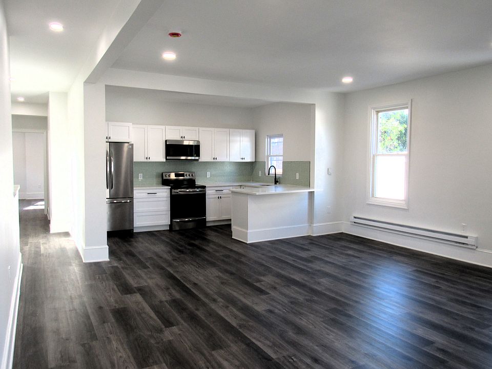 Spacious Dining Area