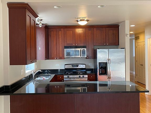 3rd image of 2513 W Congress Pkwy APT 2