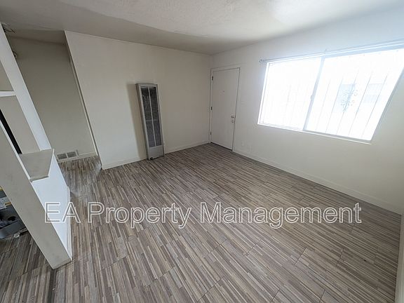 2nd image of 1010 Palomas Dr SE APT H