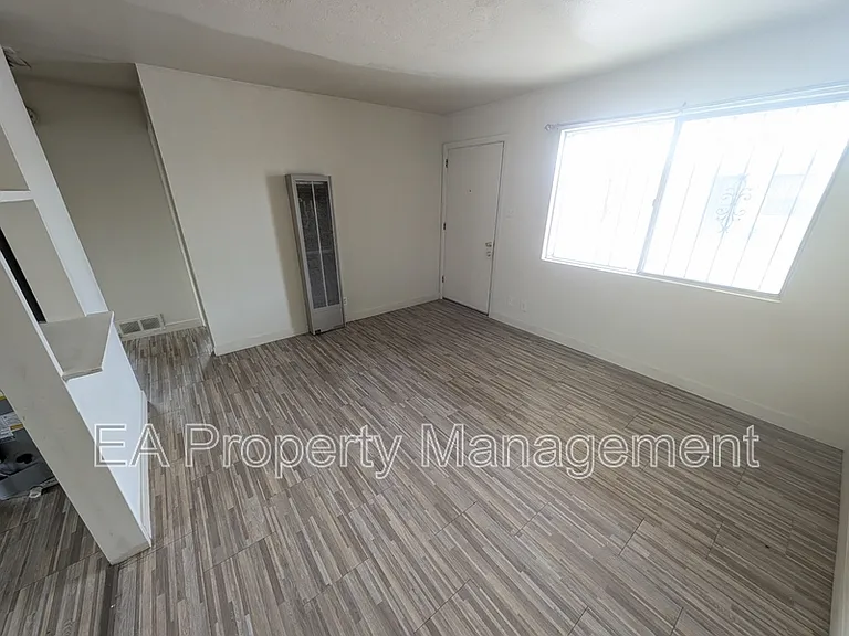 1010 Palomas Dr SE #H — Photo 2