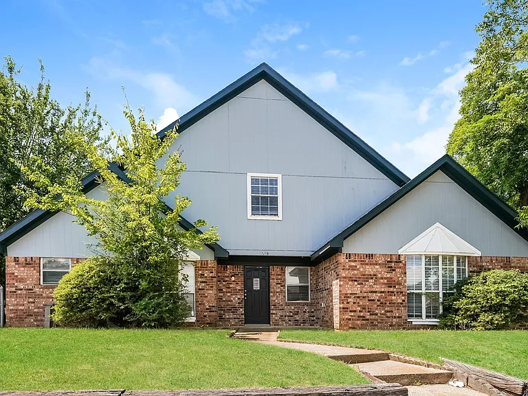 1200 W Mitchell St — Photo 1