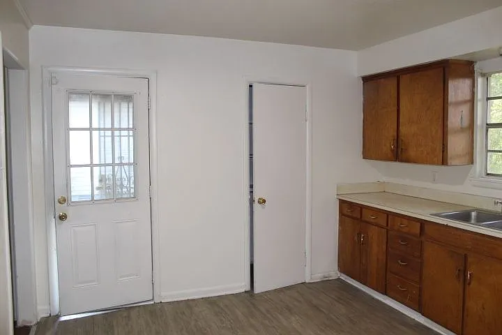 1 Sheffield Dr — Photo 3