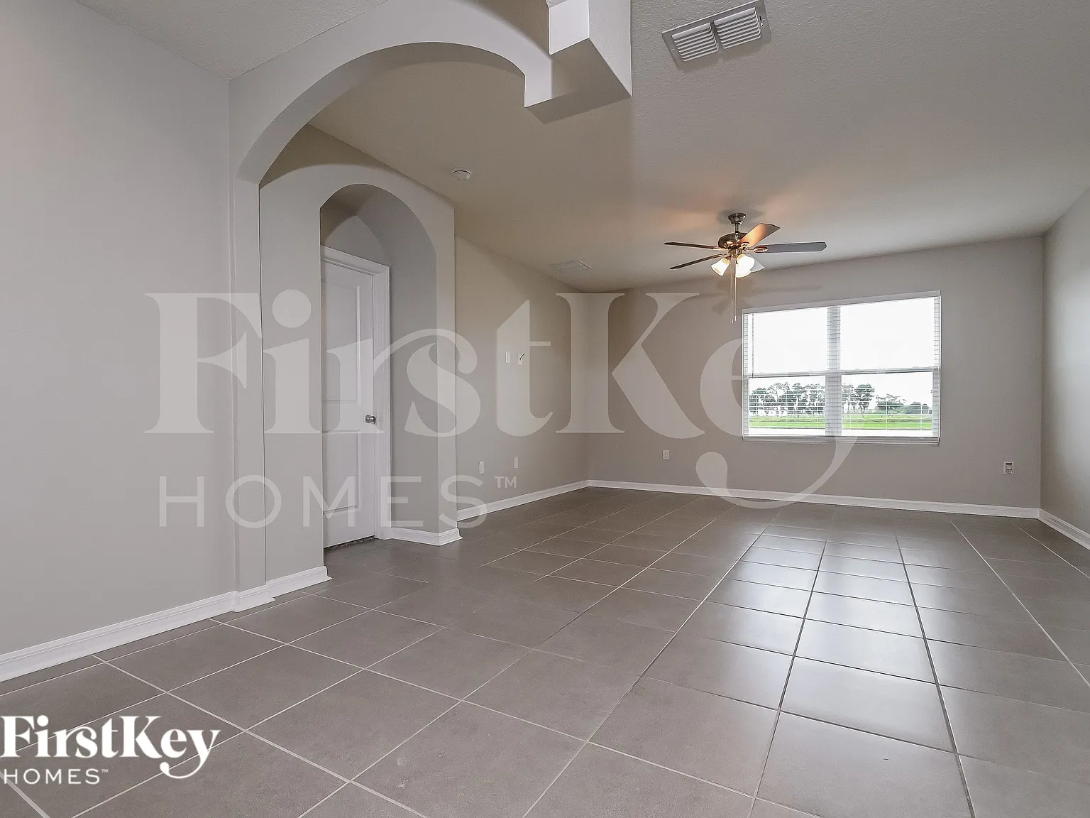 4 bed, 2.0 bath, 1834 sqft, $2,500 — Photo 2