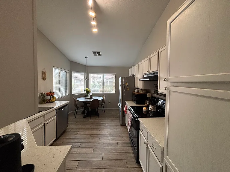 30517 N Royal Oak Way — Photo 2