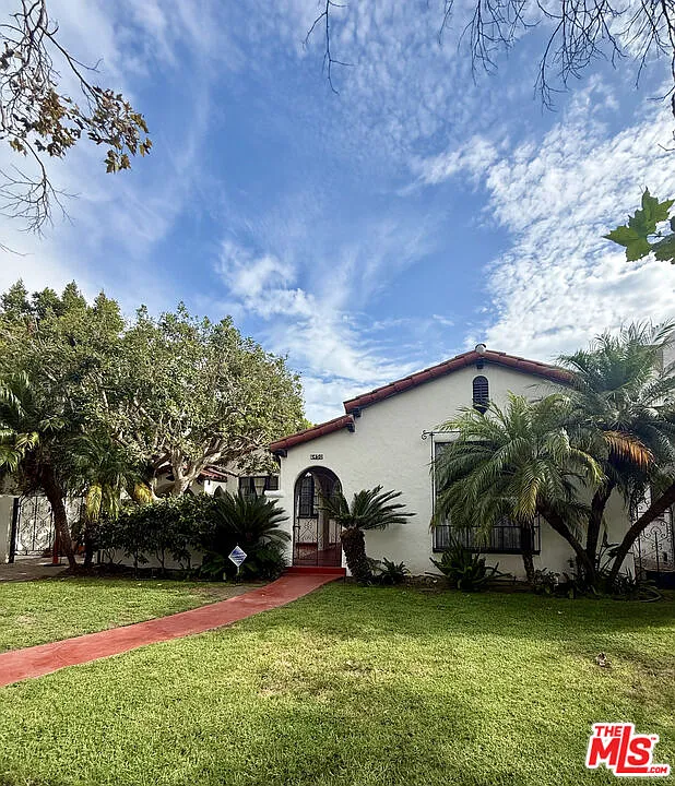 3 bed, 2.0 bath, 2122 sqft, $7,500 — Photo 1