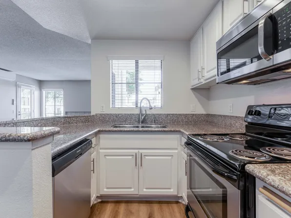 Mirada at La Jolla Colony Apartments