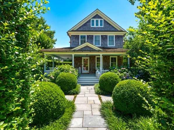 https://photos.zillowstatic.com/fp/e22831253a14e72a96b54c7a032b88d8-p_e.webp