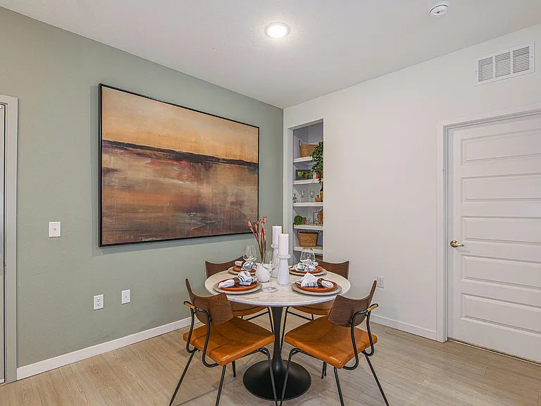 The Easton Riverview Apartments — Photo 18