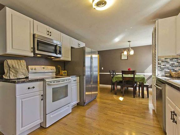 2nd image of 21 Leahy St